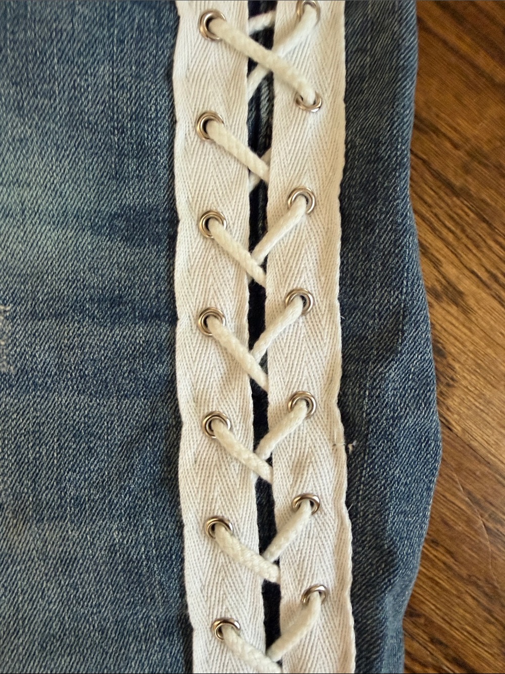 GAP DISTRESSED JEANS LACE UP SIDES